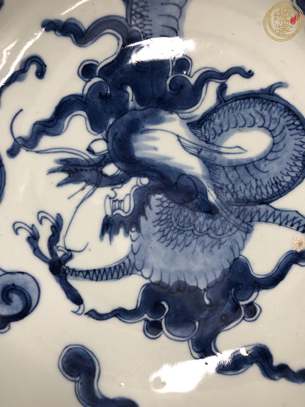 古玩陶瓷青花過墻龍紋盤真品鑒賞圖