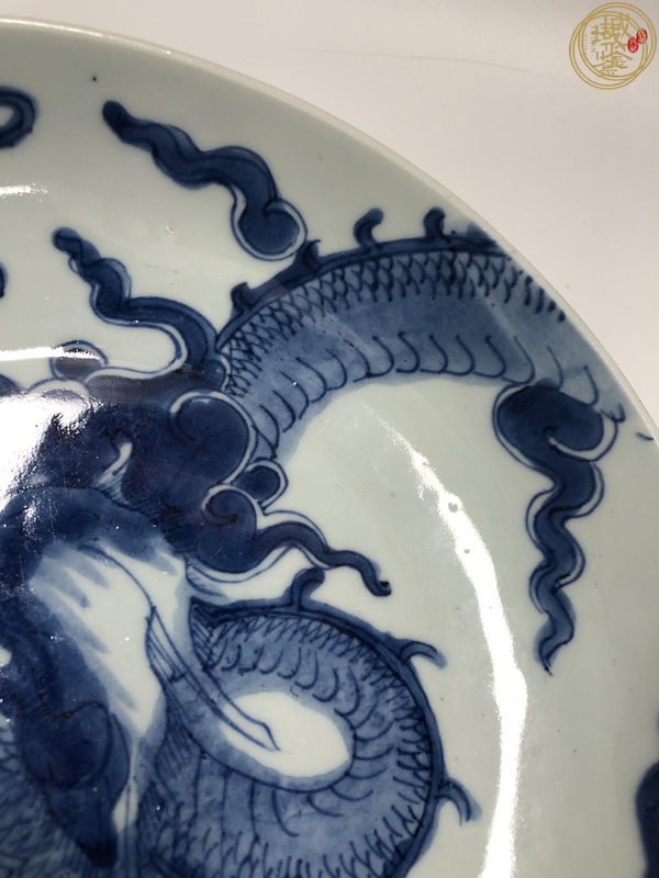 古玩陶瓷青花過墻龍紋盤真品鑒賞圖