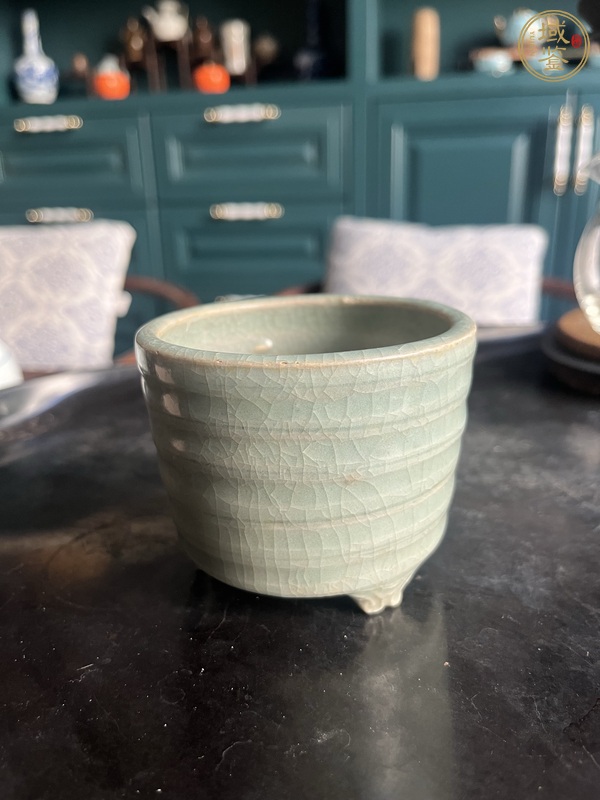 古玩陶瓷龍泉青瓷弦紋爐真品鑒賞圖