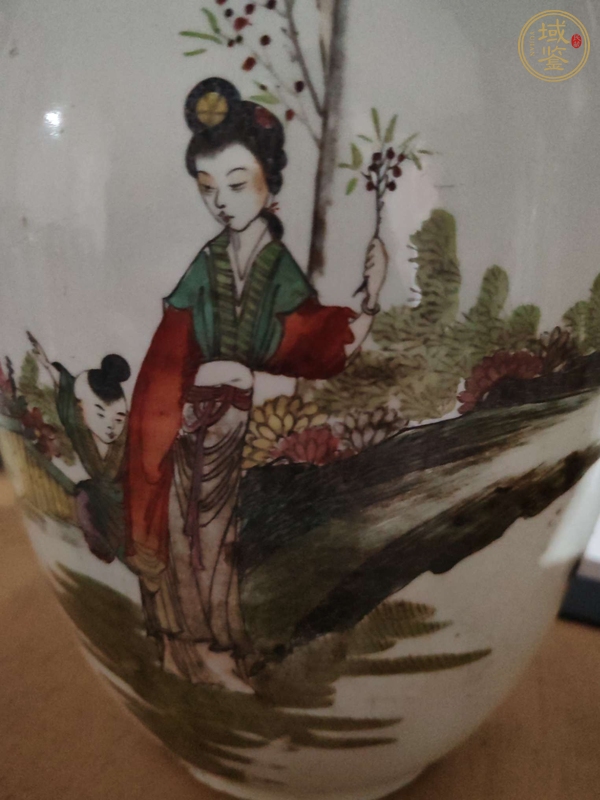 古玩陶瓷粉彩仕女人物撇口瓶真品鑒賞圖