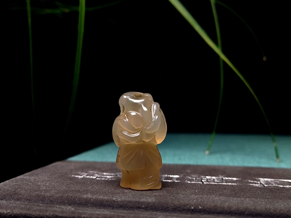 古玩玉器清代瑪瑙通天孔“童子墜”拍賣，當前價格2400元