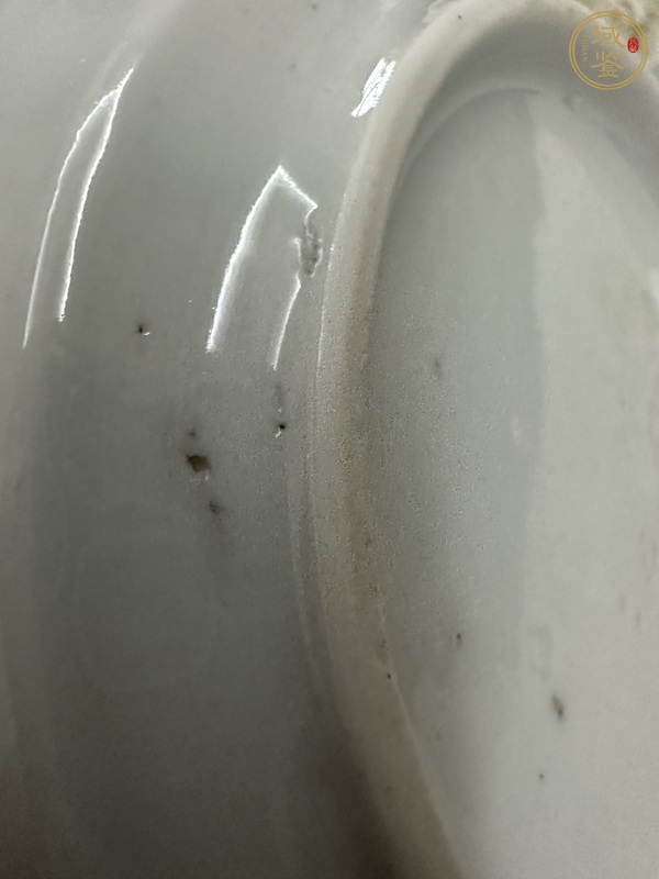 古玩陶瓷白釉刻龍紋盤真品鑒賞圖