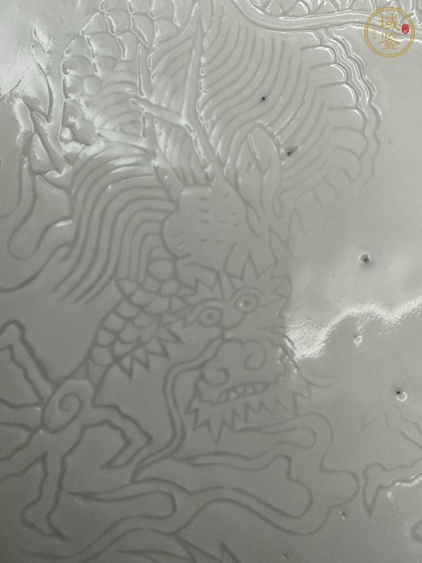 古玩陶瓷白釉刻龍紋盤真品鑒賞圖