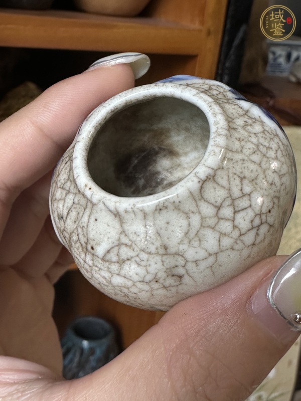 古玩陶瓷哥釉留白青花人物水盂真品鑒賞圖