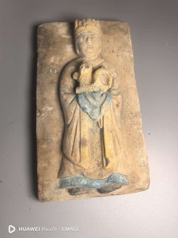 古玩轉(zhuǎn)賣三彩人物捧龍文官像磚拍賣,當前價格11800元
