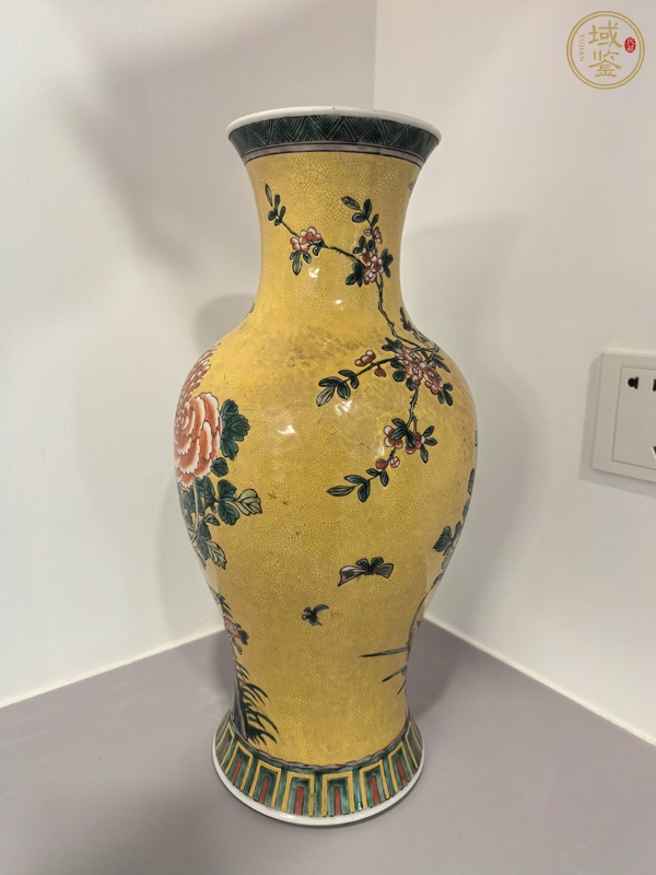 古玩陶瓷黃地五彩雉雞牡丹觀音瓶真品鑒賞圖