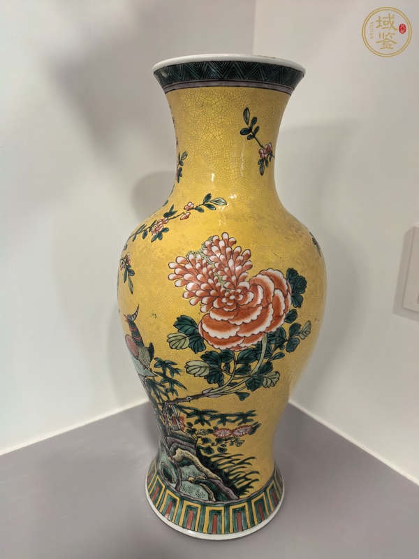 古玩陶瓷黃地五彩雉雞牡丹觀音瓶真品鑒賞圖