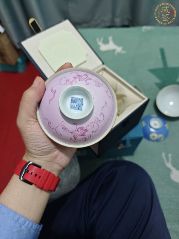 古玩陶瓷清乾隆 胭脂紅彩繪花卉紋蓋碗真品鑒賞圖