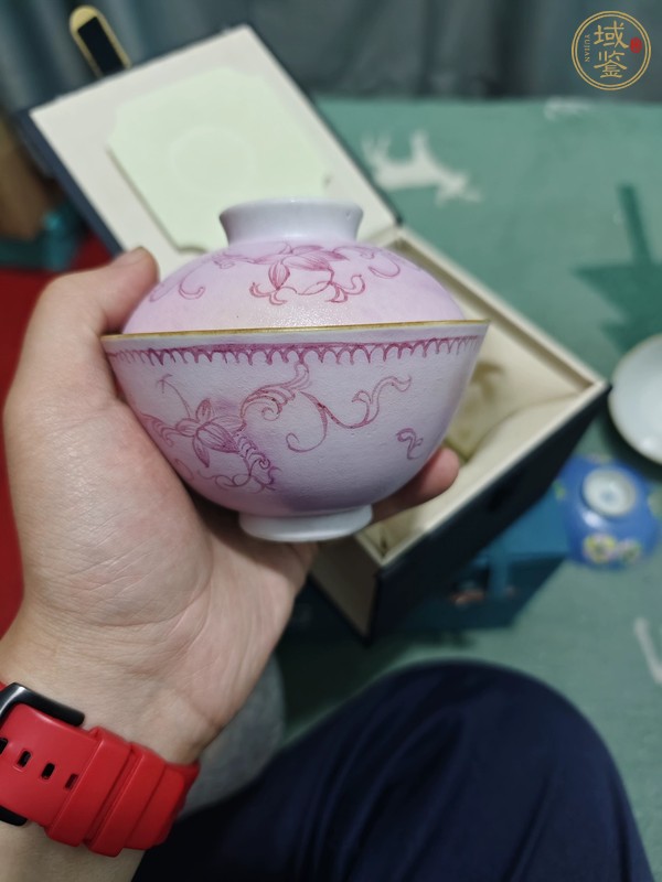 古玩陶瓷清乾隆 胭脂紅彩繪花卉紋蓋碗真品鑒賞圖