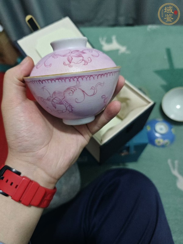 古玩陶瓷清乾隆 胭脂紅彩繪花卉紋蓋碗真品鑒賞圖