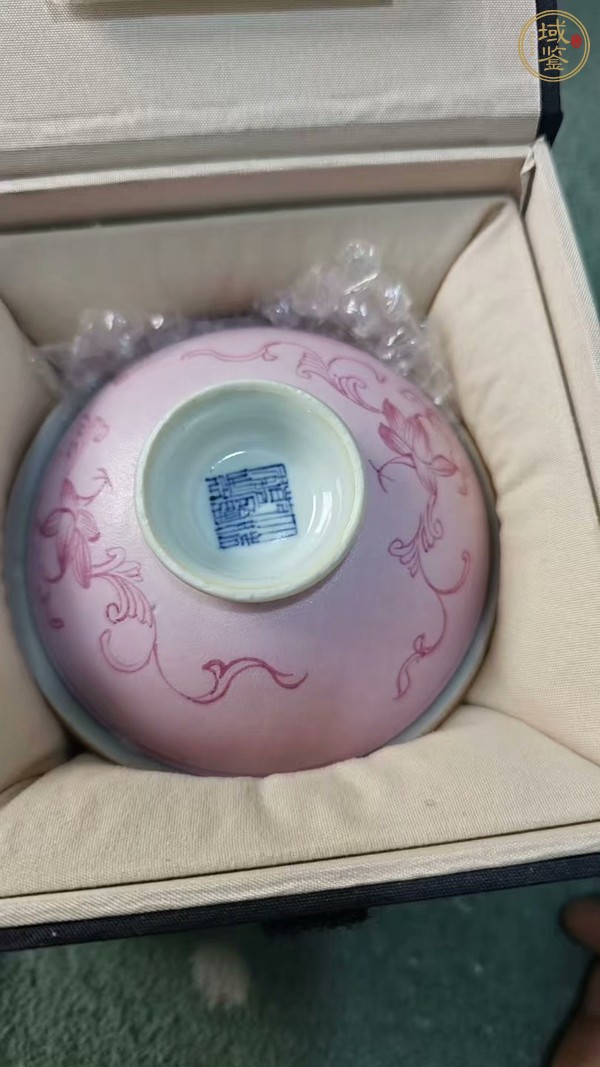 古玩陶瓷清乾隆 胭脂紅彩繪花卉紋蓋碗真品鑒賞圖