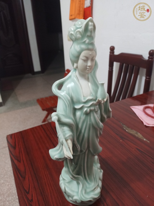 古玩陶瓷龍泉青瓷滴水觀音造像真品鑒賞圖
