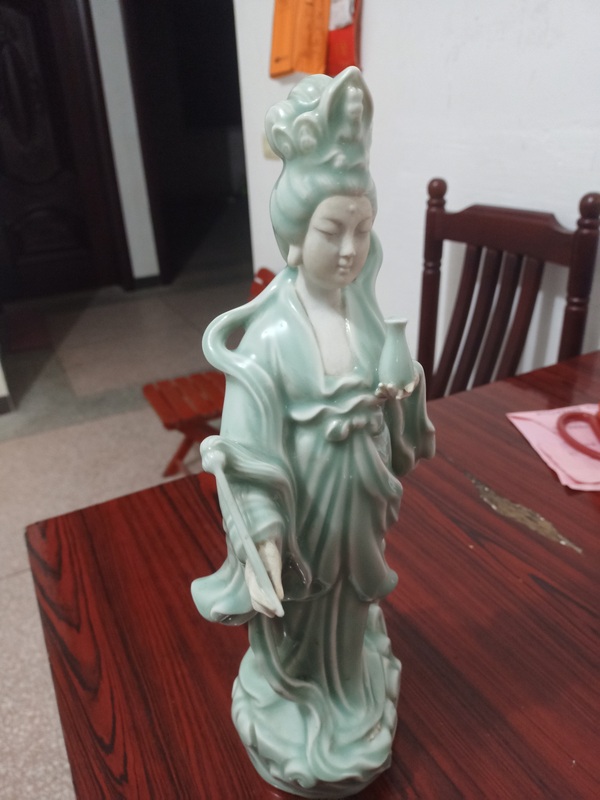 古玩陶瓷龍泉青瓷滴水觀音造像拍賣，當前價格8000元