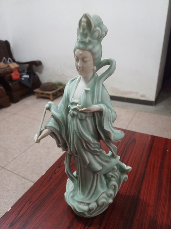 古玩陶瓷龍泉青瓷滴水觀音造像拍賣，當前價格8000元