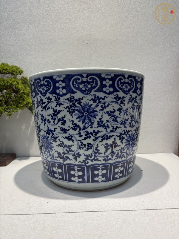 古玩陶瓷青花纏枝花卉紋香爐真品鑒賞圖