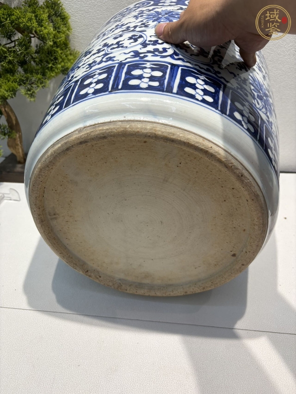 古玩陶瓷青花纏枝花卉紋香爐真品鑒賞圖