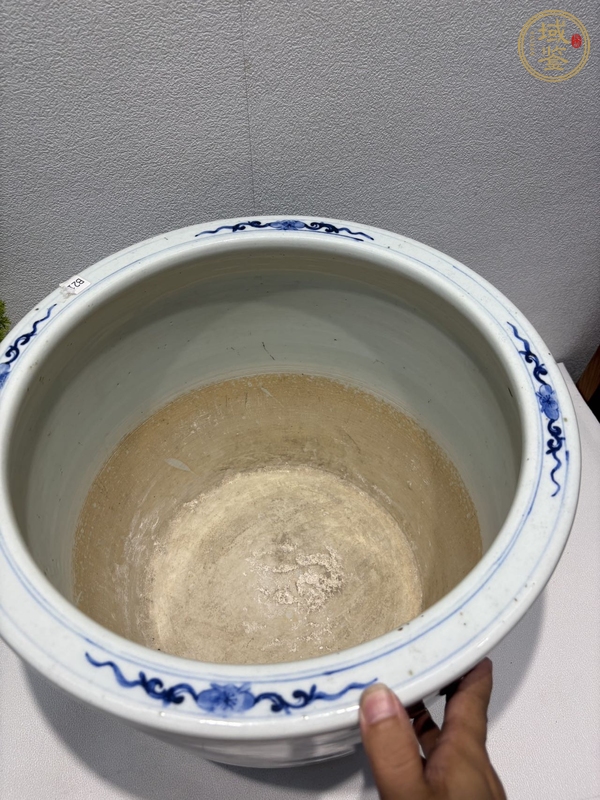 古玩陶瓷青花纏枝花卉紋香爐真品鑒賞圖
