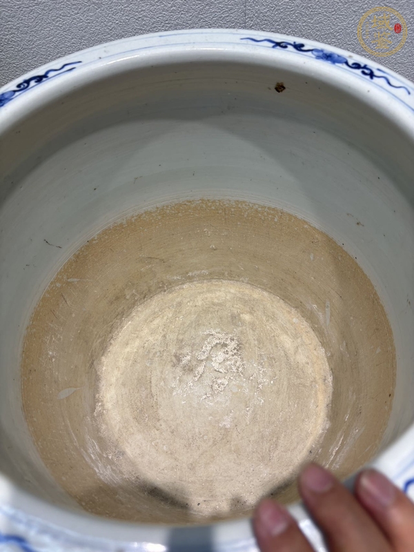 古玩陶瓷青花纏枝花卉紋香爐真品鑒賞圖