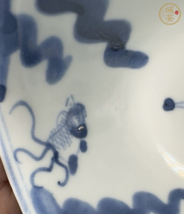 古玩陶瓷紫金釉青花魚藻紋茶碗真品鑒賞圖