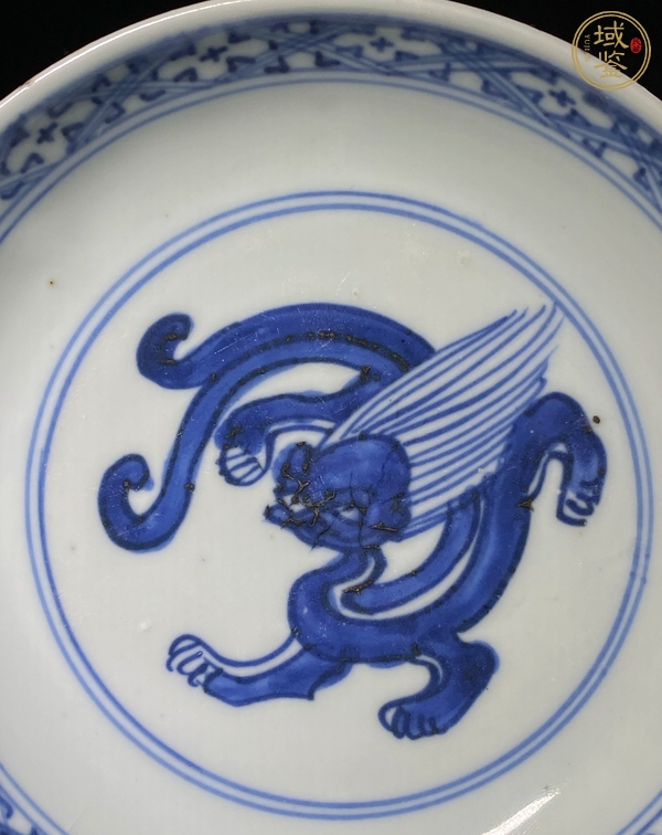 古玩陶瓷摩羯龍紋青花盤真品鑒賞圖