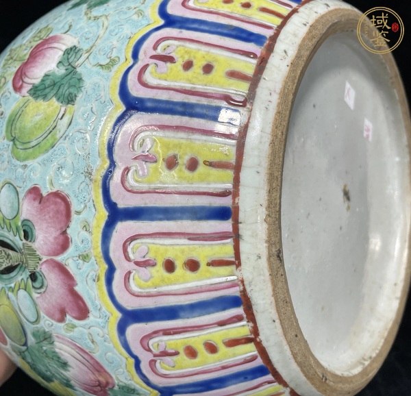 古玩陶瓷粉彩花果蝴蝶紋蓋罐真品鑒賞圖