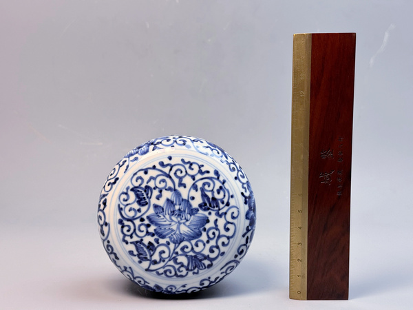 古玩陶瓷清康熙·青花線描纏枝蓮紋蓋盒拍賣，當前價格1747元
