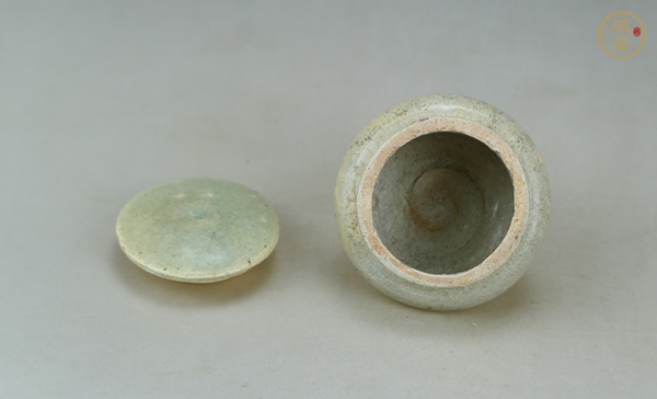古玩陶瓷龍泉青瓷蓋罐真品鑒賞圖