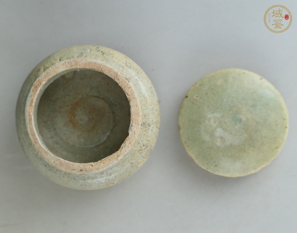 古玩陶瓷龍泉青瓷蓋罐真品鑒賞圖