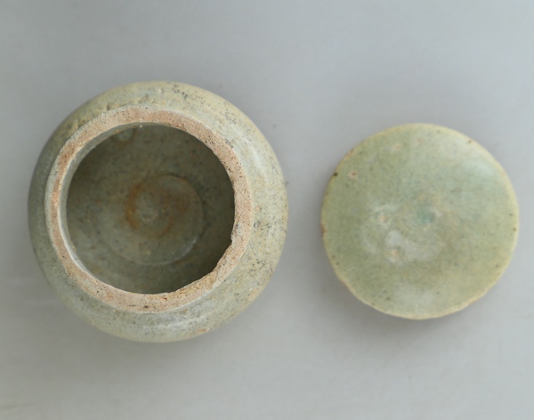 古玩陶瓷元代.龍泉窯青瓷蓋罐(經典小蓋罐)拍賣,當前價格183元