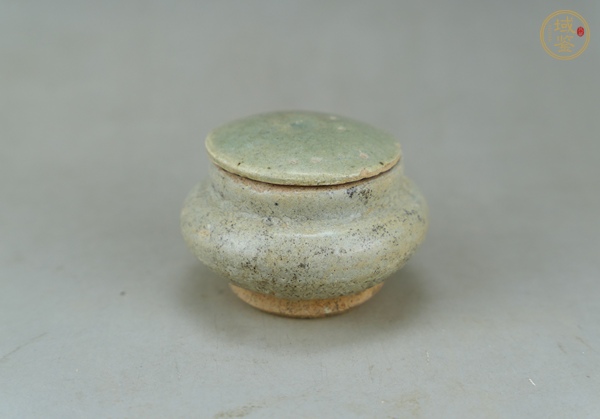 古玩陶瓷龍泉青瓷蓋罐真品鑒賞圖