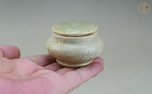 古玩陶瓷龍泉青瓷蓋罐真品鑒賞圖