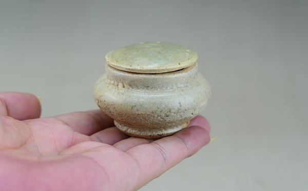 古玩陶瓷元代.龍泉窯青瓷蓋罐(經典小蓋罐)拍賣,當前價格183元