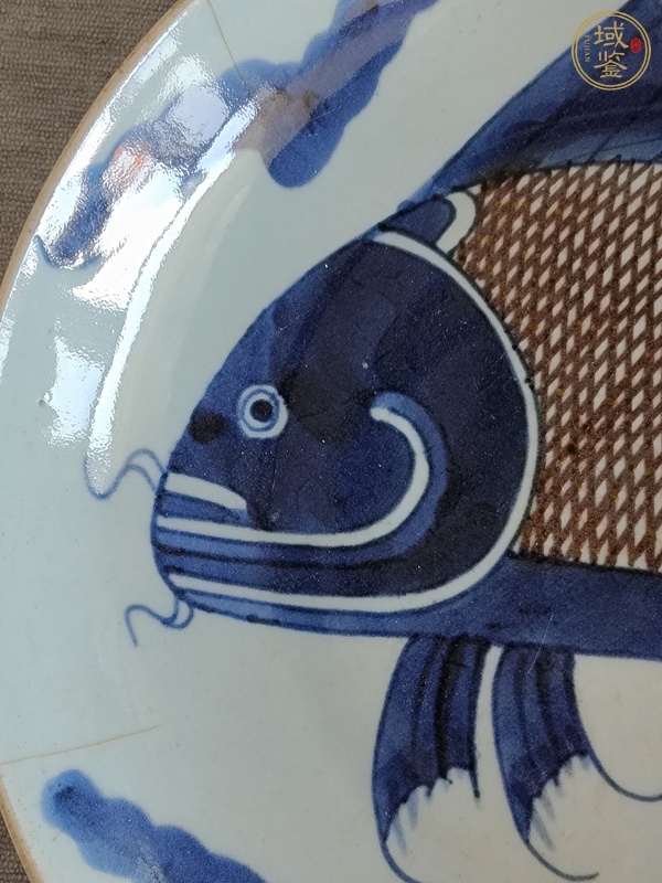 古玩陶瓷乾隆青花釉里紅魚盤真品鑒賞圖