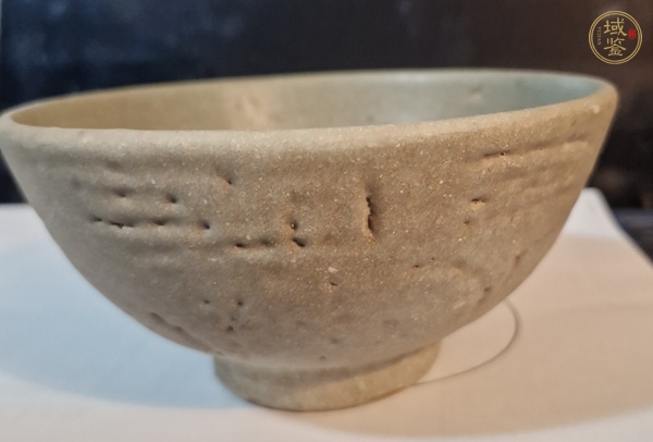 古玩陶瓷龍泉青瓷刻仰蓮紋碗真品鑒賞圖