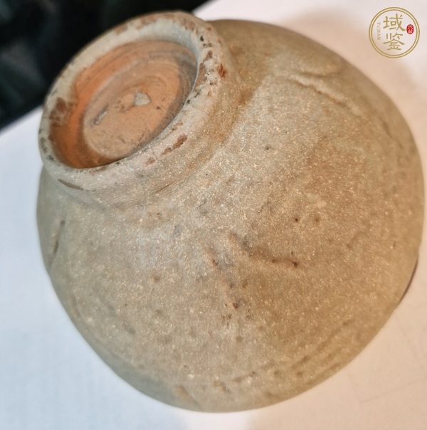 古玩陶瓷龍泉青瓷刻仰蓮紋碗真品鑒賞圖