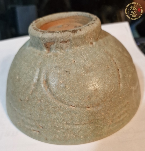 古玩陶瓷龍泉青瓷刻仰蓮紋碗真品鑒賞圖