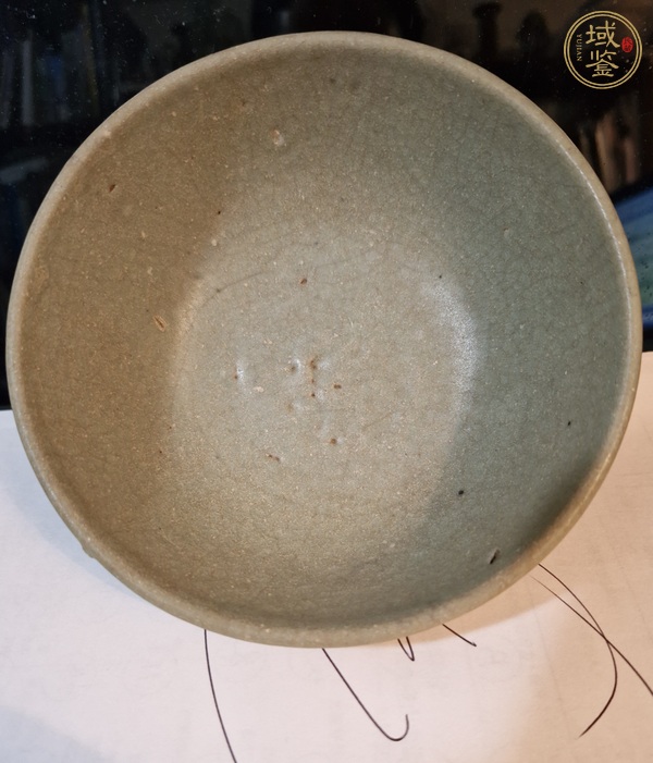 古玩陶瓷龍泉青瓷刻仰蓮紋碗真品鑒賞圖