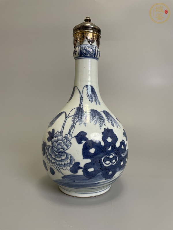 古玩清雍乾 青花洞石牡丹紋蒜頭瓶真品鑒賞圖
