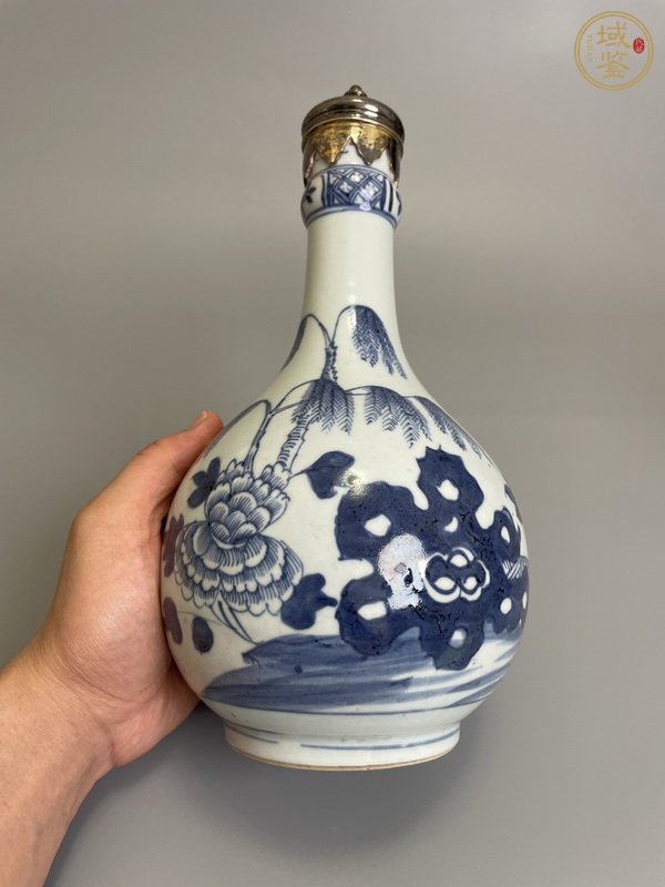 古玩陶瓷清雍乾 青花洞石牡丹紋蒜頭瓶真品鑒賞圖