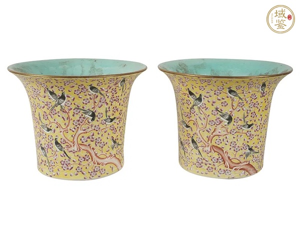 古玩陶瓷黃地粉彩花鳥紋花盆一對真品鑒賞圖