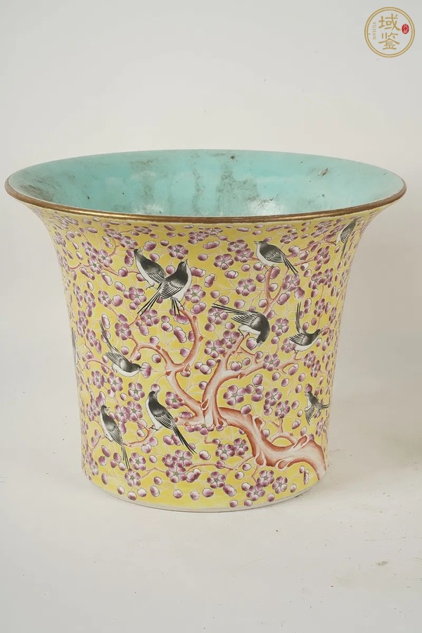 古玩陶瓷黃地粉彩花鳥紋花盆一對真品鑒賞圖