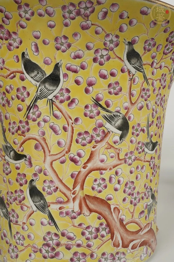 古玩陶瓷黃地粉彩花鳥紋花盆一對真品鑒賞圖