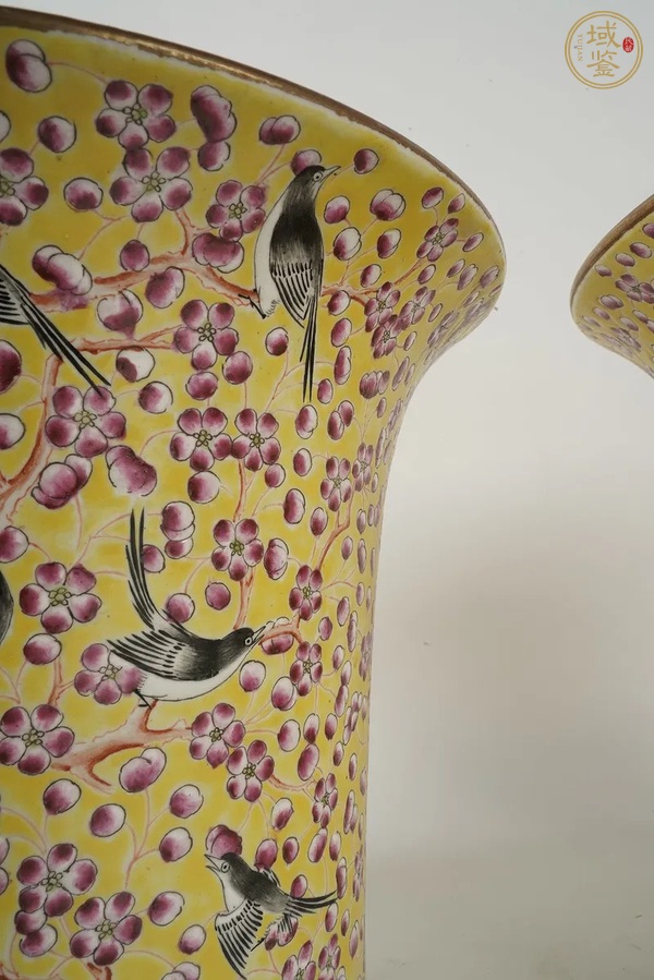 古玩陶瓷黃地粉彩花鳥紋花盆一對真品鑒賞圖