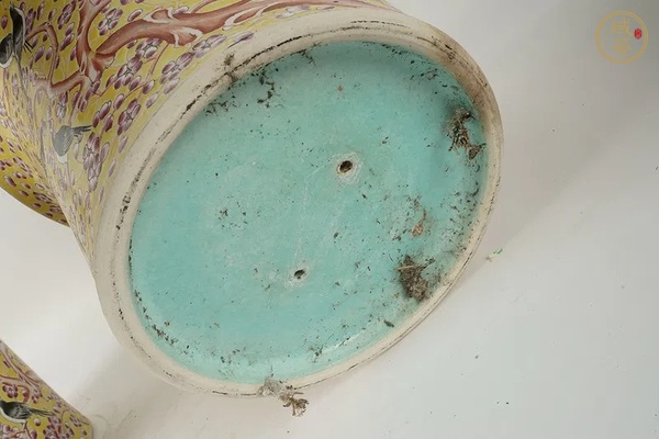 古玩陶瓷黃地粉彩花鳥紋花盆一對真品鑒賞圖