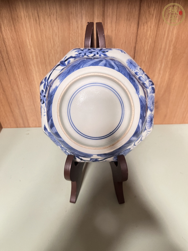 古玩陶瓷花卉紋青花碗真品鑒賞圖