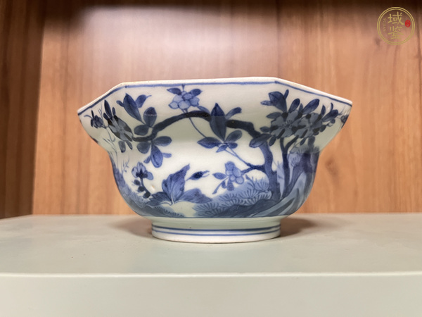 古玩陶瓷花卉紋青花碗真品鑒賞圖