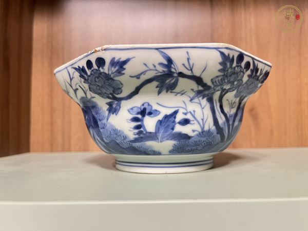古玩陶瓷花卉紋青花碗真品鑒賞圖