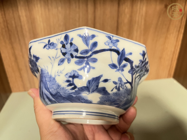 古玩陶瓷花卉紋青花碗真品鑒賞圖