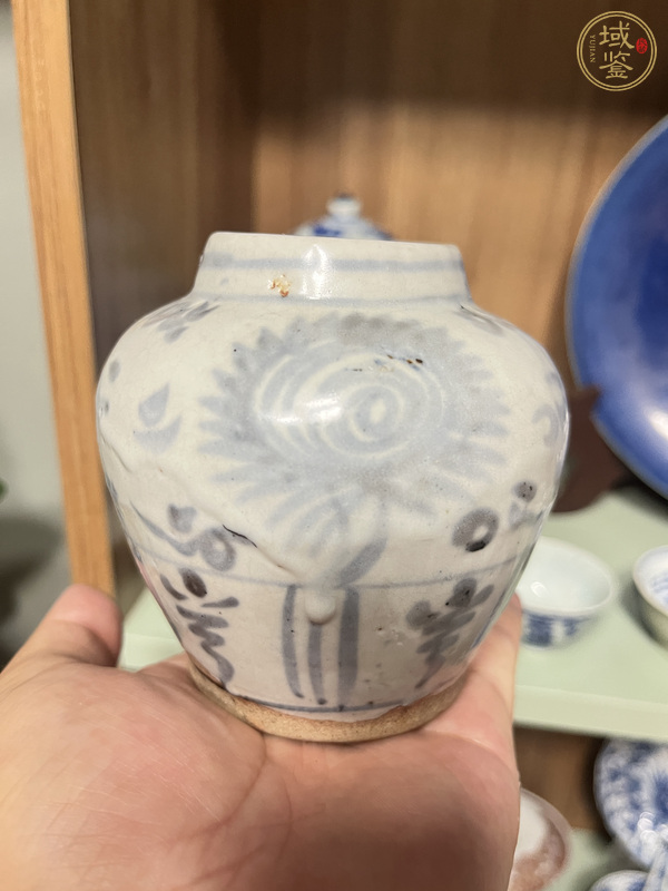 古玩花卉紋青花罐真品鑒賞圖