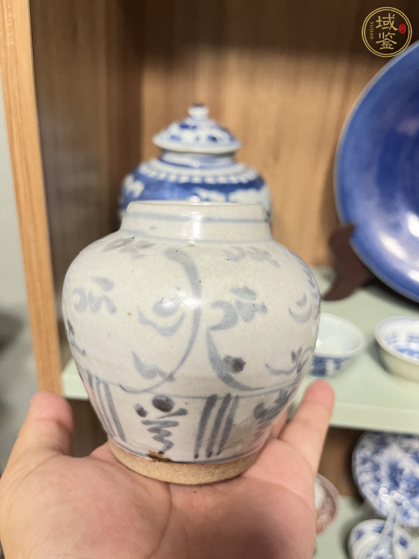 古玩陶瓷花卉紋青花罐真品鑒賞圖